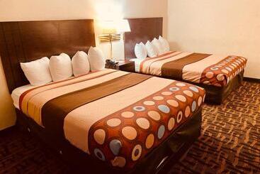 ホテル Super 8 By Wyndham Lawrence Ku