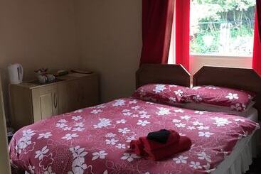 여관 The Sportsman Whitworth