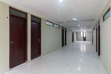 فندق Reddoorz Near Cikampek Mall Karawang
