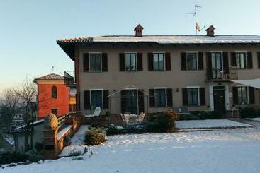 B&b Lanterna Delle Fate Cascina Piemontese And Pool For Exclusive Use