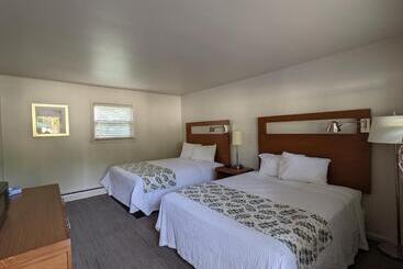 Perry S Motel And Cottages