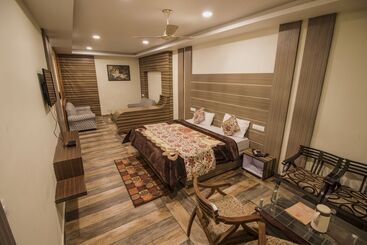 Wowstayz Hotel Sapphire