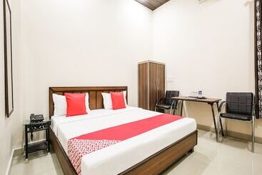 בית מלון כפרי Goldenland By Oyo Rooms