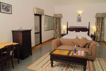 酒店 Jhadol Safari Resort