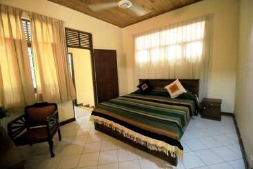 酒店 Lake Garden Villa   Kelaniya