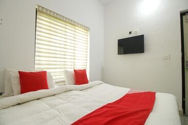 בית מלון כפרי Oyo 28711 Structural Homes Nesr Emea