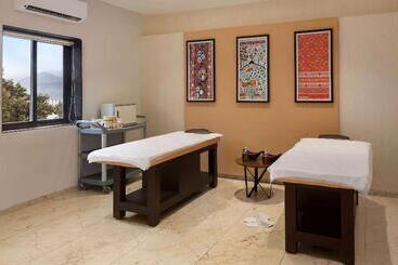 Отель Ramada Encore By Wyndham Statue Of Unity
