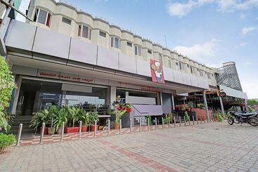 酒店 Spot On 45551 Surya Lodge