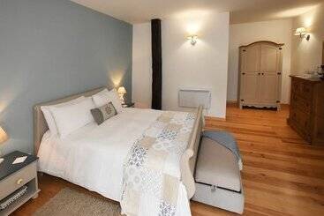 פנסיון Grange De Lavande