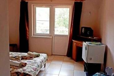 پانسیون Rodnichok Guest House