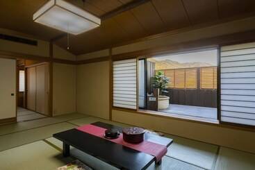 Ryokan Hanahasuonnsenn Somayama