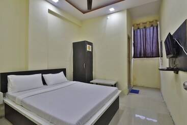 Spot On 44781 Hotel Shine Stay