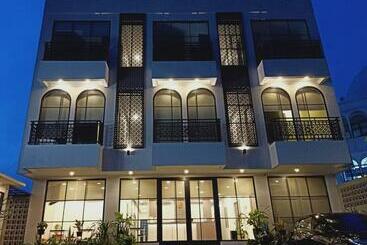فندق Front One Residence Syariah Mampang