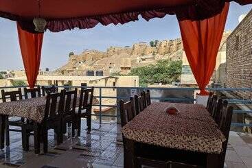 בית מלון כפרי Romany Haveli Jaisalmer