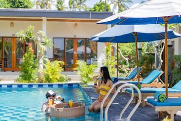 펜션 Surya Maha Bungallo