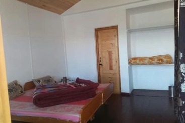 Сельский дом The Goat Village Dayara Bugyal Hostel