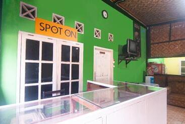 فندق صغير Spot On 2501 Rendy Putra Malingping
