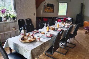 ベッドアンドブレックファースト Chambres Et Table D Hôtes La Combette