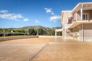 مبيت وإفطار Tramonto Ibleo Resort