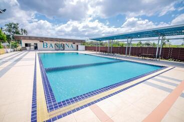 هتل Banana Resort Sadao