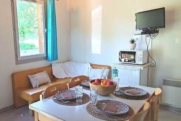 בית מלון כפרי Camping De Matour