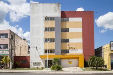 בית מלון כפרי Malibu Candeias