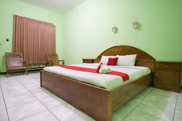 فندق Reddoorz Plus @ Jalan Raya Pasir Putih