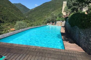 דירת נופש Oliveto Medieval Setting