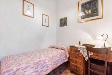 Vibrant Cottage Near Lake In Bomba