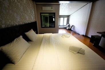 هتل The Farm Resort And Restaurant