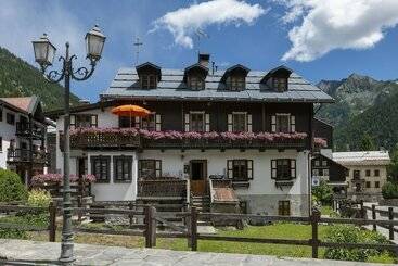 レジデンス Incanto Walser Apartments Piazza