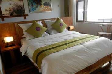 Chuxiong Courtyard China Theme Hostel