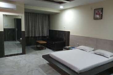 Hinglaj Hotel And Restaurant