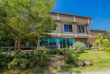 ホテル Ban Rai Nai Suan