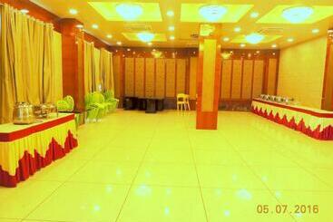 酒店 Darshan