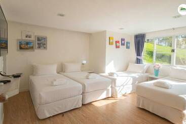 בית מלון כפרי Phukaew Resort & Adventure Park