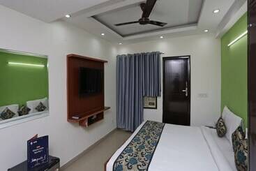 فندق Kehar Palace By Oyo Rooms