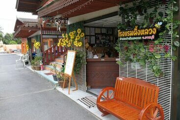 בית מלון כפרי Puengluang