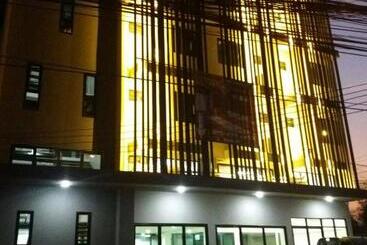 Hotel Riski Residence Bangbuathong