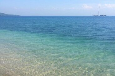 פנסיון Maleo Moyo Seaside Resort