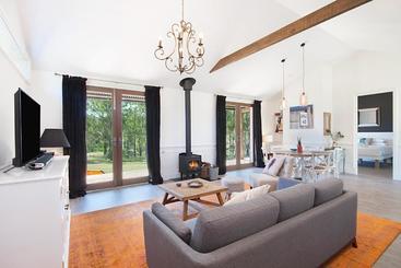 קוטג'' Block Eight