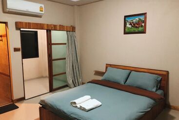 בית מלון כפרי Palm Spring Apartment