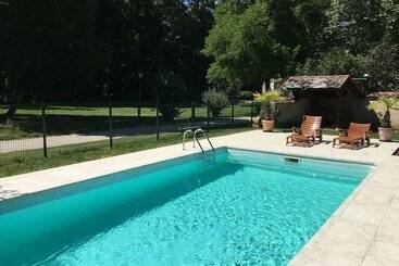 بنسيون Château De Montabert