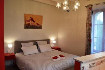 Пансион Les Terrasses De Bessou