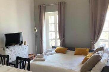 ペンション Maison Charles Maurice