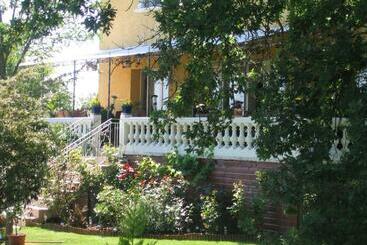 مبيت وإفطار La Maison Jaune