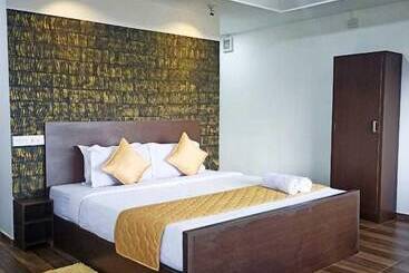 Отель Jungle Edge Resort