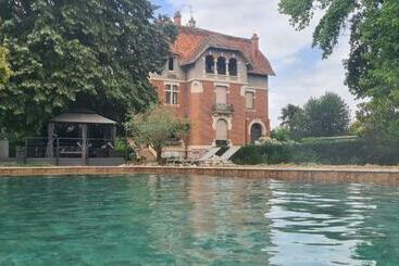 פנסיון Chateau Mezger