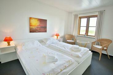 펜션 & Gasthaus Hilligenley   Auf Der Hallig Langeness