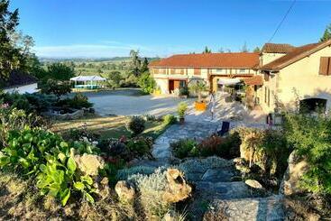 膳宿费 La Cordillière